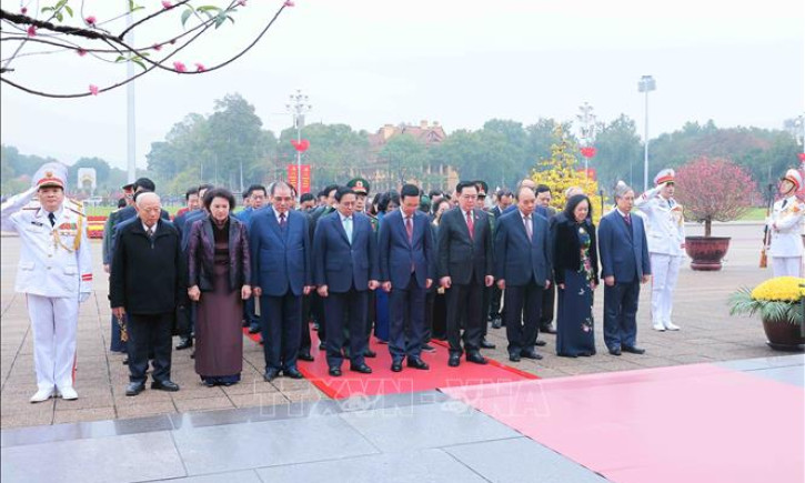 Lãnh đạo Đảng, Nhà nước vào Lăng viếng Bác nhân dịp Tết Giáp Thìn 2024