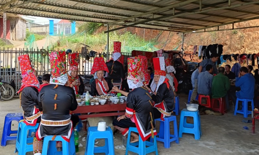 Tết sớm bản Dao