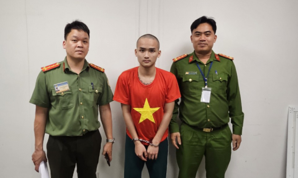 Bắt đối tượng truy nã nhập cảnh về Việt Nam qua sân bay quốc tế Đà Nẵng