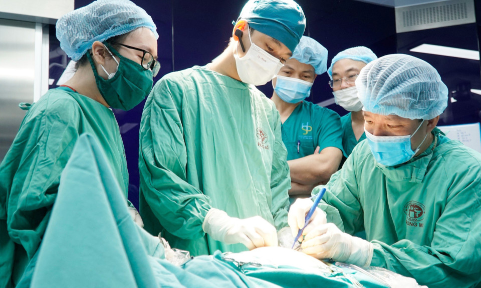 Nỗ lực cống hiến để người dân thụ hưởng chăm sóc sức khỏe chất lượng quốc tế