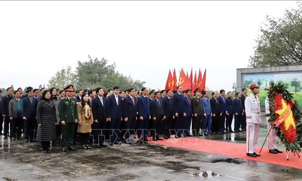 Dâng hương tưởng niệm, tri ân các Vua Hùng dịp Tết Giáp Thìn 2024