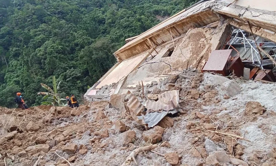 Philippines: Bé gái sống sót thần kỳ sau gần 60 giờ bị vùi lấp do lở đất