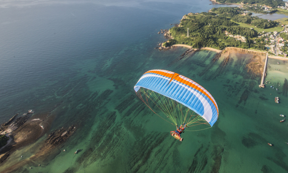 Quang Ninh through the eyes of paragliders