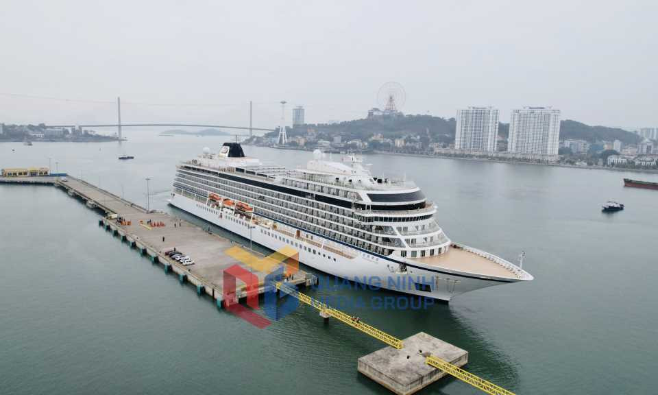 Ha Long International Port welcomes first foreign cruise ship in lunar new year