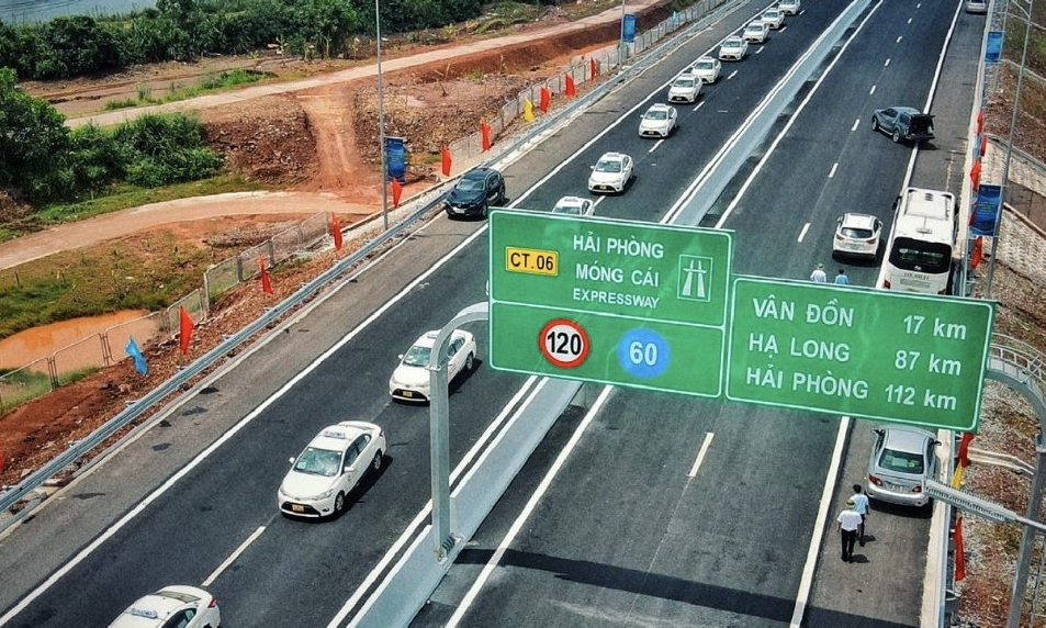 CSGT khuyến cáo gì đối với tài xế lái xe trên cao tốc?