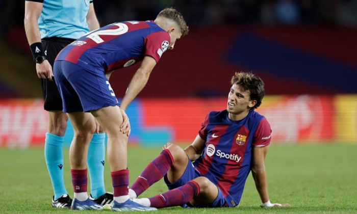 Barca mất hai ngôi sao trước cuộc đối đầu với Napoli