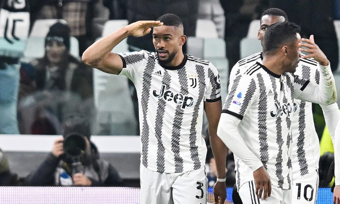 Juve báo giá đá tảng cho M.U