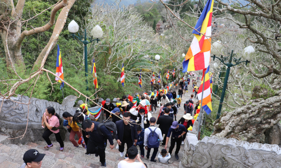 年初逛安子名山上香祈福