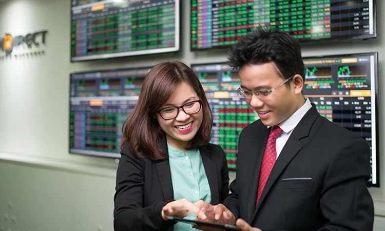 VN-Index vượt mốc 1.200 điểm phiên đầu năm Giáp Thìn