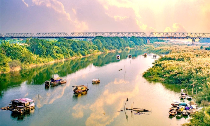Turning Red River's mudflats into green parks, community space
