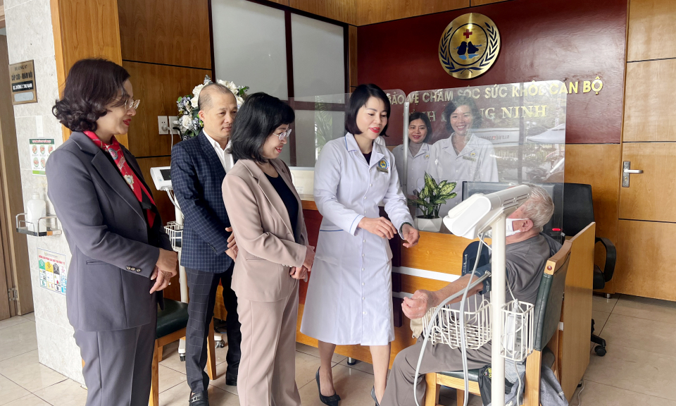 Phó Bí thư Thường trực Tỉnh uỷ thăm, kiểm tra công vụ tại Ban Bảo vệ chăm sóc sức khoẻ cán bộ tỉnh