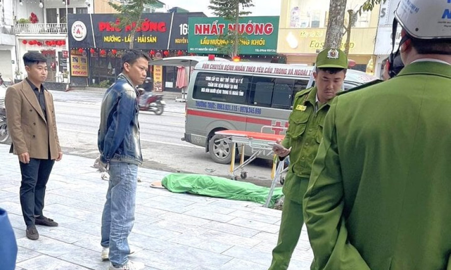 Phát hiện thi thể nam thanh niên trên vỉa hè ở TP Vinh