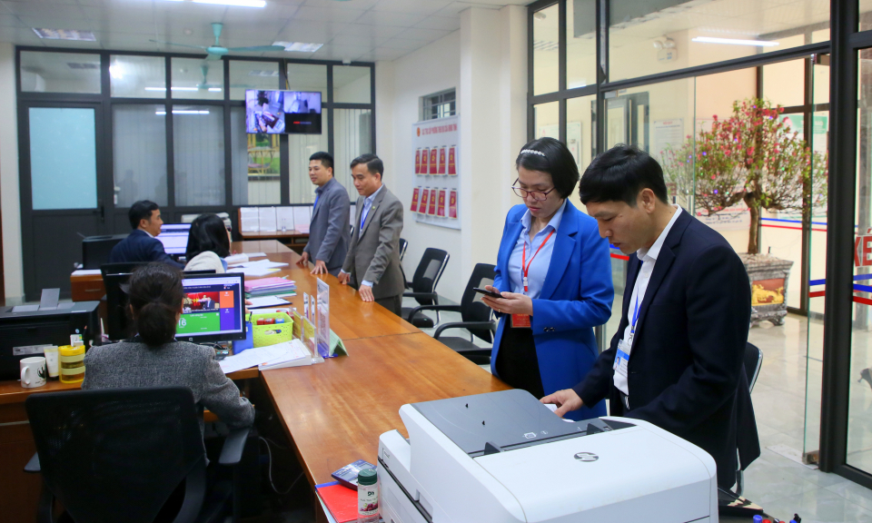 Kiểm tra đột xuất kỷ luật, kỷ cương, đạo đức công vụ tại một số đơn vị, địa phương