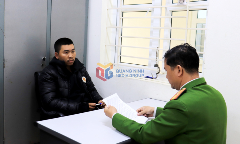 Bắt giữ đối tượng tháo hàng loạt gương ô tô trong đêm