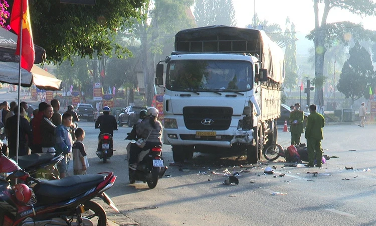 Kon Tum: Tai nạn giao thông rất nghiêm trọng, 2 người tử vong
