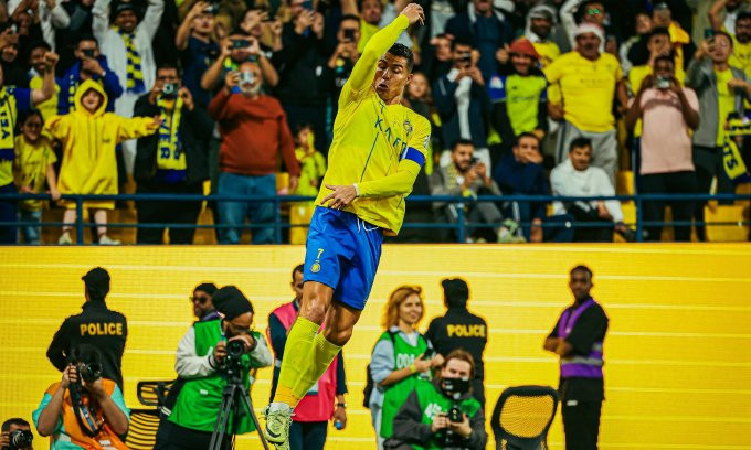Ronaldo giúp Al Nassr thắng trận thứ năm liên tiếp