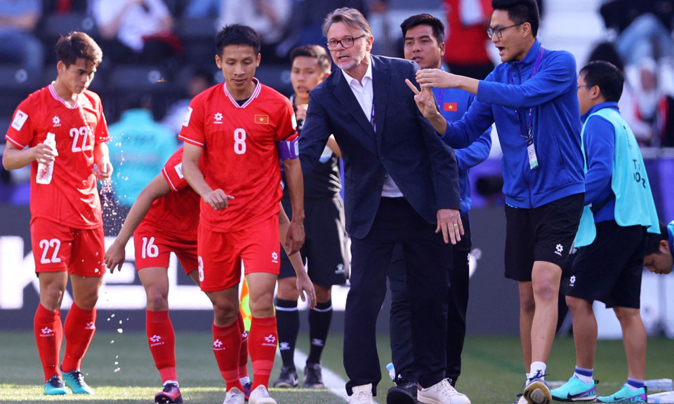 Tuyển Việt Nam tái đấu Indonesia: HLV Troussier đau đầu với 'tử huyệt'