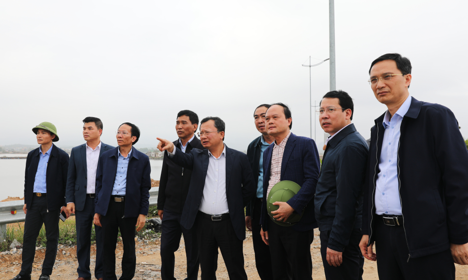 Tập trung phát huy lợi thế trung tâm kết nối của vịnh Cửa Lục