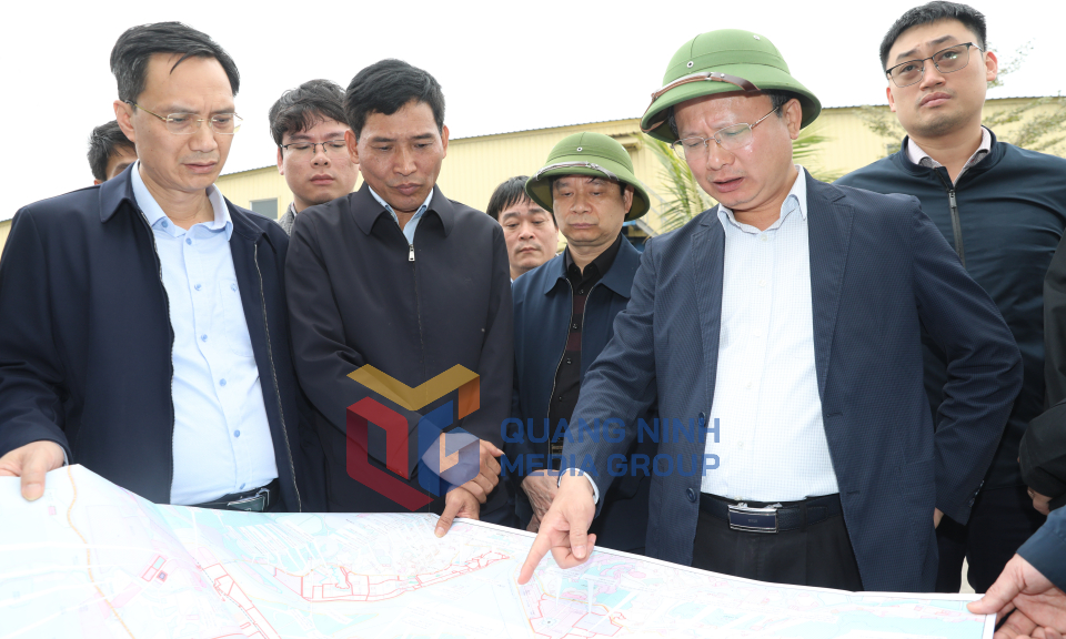 Chủ tịch UBND tỉnh Cao Tường Huy kiểm tra công tác quy hoạch, sử dụng đất khu vực vịnh Cửa Lục, TP Hạ Long, tháng 2-2024