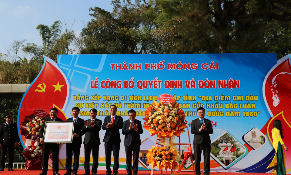 TP Móng Cái: Công bố quyết định và đón nhận Bằng xếp hạng di tích lịch sử cấp tỉnh