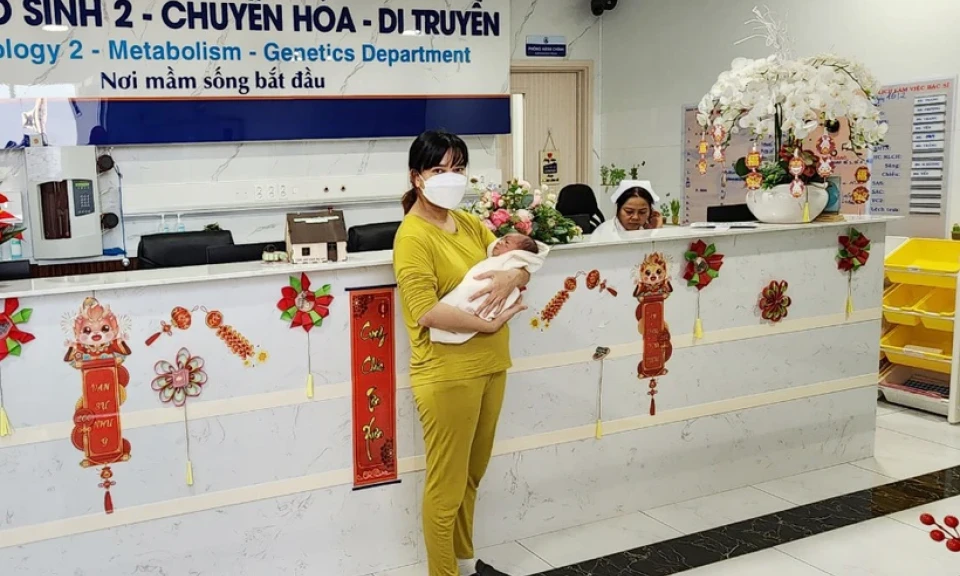Em bé đầu tiên được can thiệp tim mạch trong bào thai xuất viện