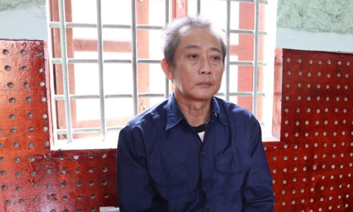 Ghen tuông, chồng dùng dao cắt cổ vợ