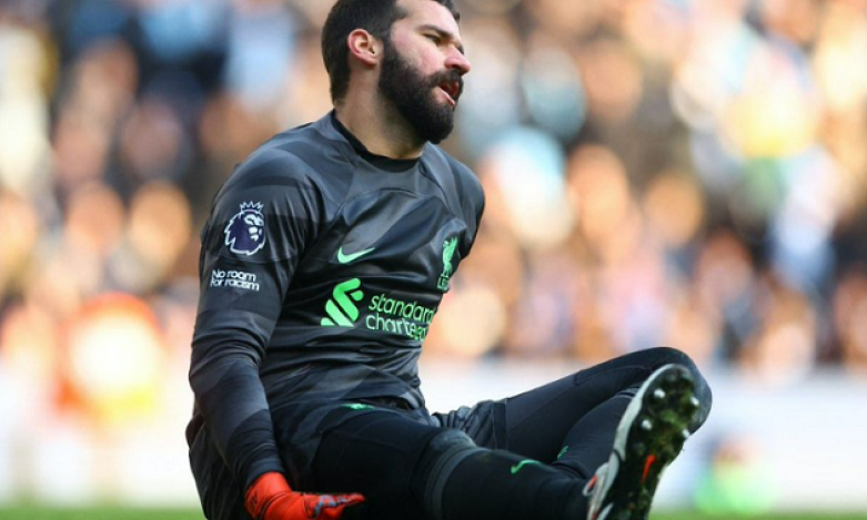Liverpool nhận hung tin từ Alisson