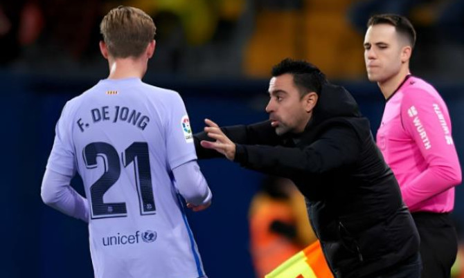 Xavi làm rõ tương lai của De Jong