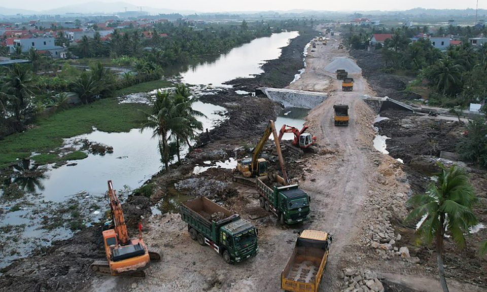 Tăng tốc thi công đường nối cầu Bến Rừng