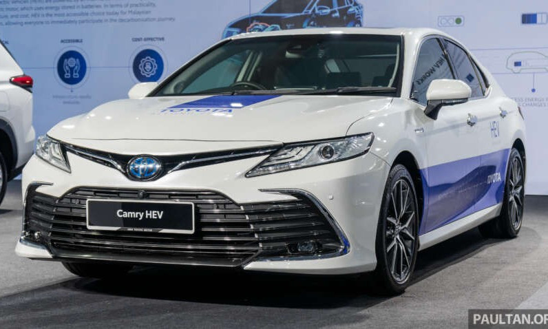 Toyota Camry Hybrid lộ diện trước thềm ra mắt: Thiết kế đẹp mê ly, ‘ăn đứt’ Mazda 6 và Honda Accord