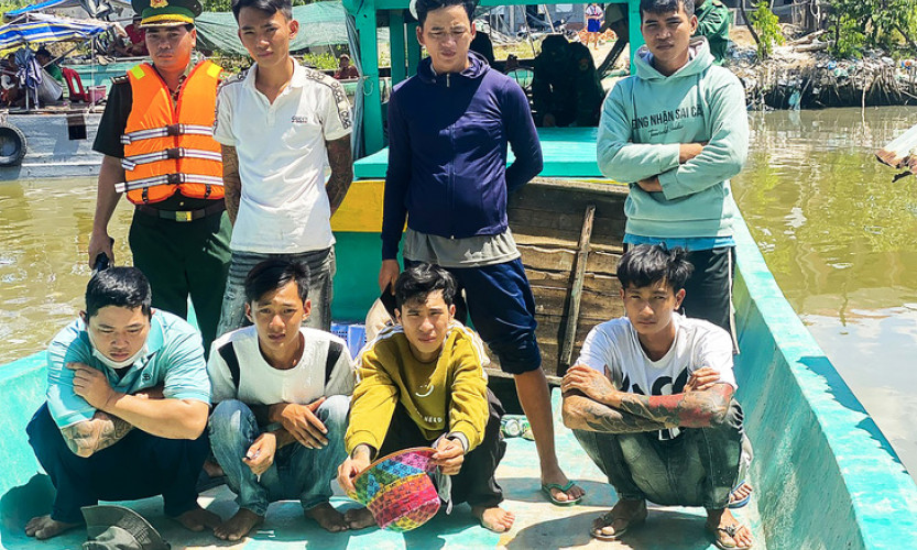 Bắt 8 người dùng súng tự chế tấn công tàu cá ở Cà Mau