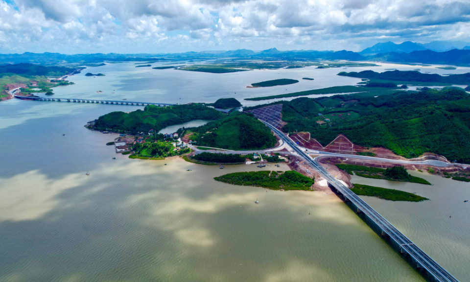 "Khai thác hiệu quả kết cấu hạ tầng giao thông vận tải, thúc đẩy phát triển kinh tế - xã hội"