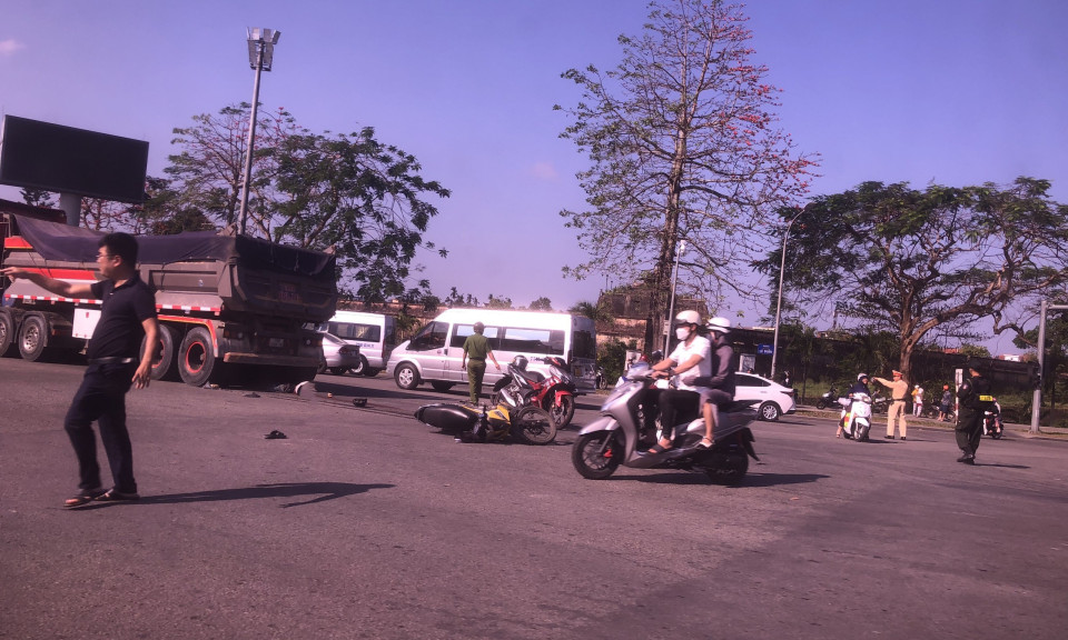 Ô tô đầu kéo va chạm xe máy chạy cùng chiều ở Huế, người đàn ông tử vong thương tâm