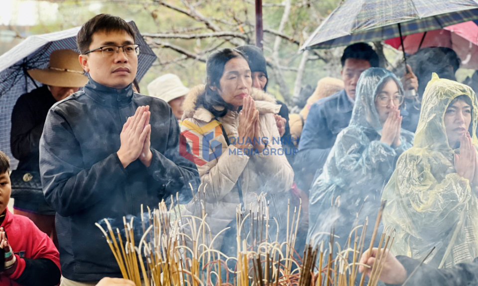 Du lịch tâm linh hút khách đầu năm