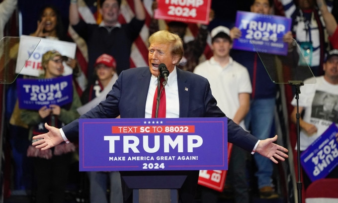 Ông Trump vấp chỉ trích về lý do hút cử tri da màu