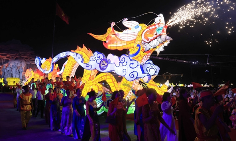 Việt Nam develops festival tourism