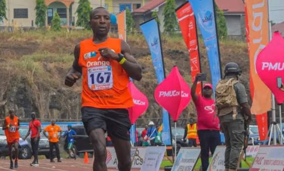 Runner Kenya qua đời sau khi hoàn thành giải leo núi