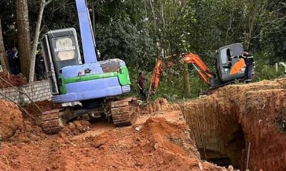 Sụt đất khi đào giếng, hai anh em tử vong