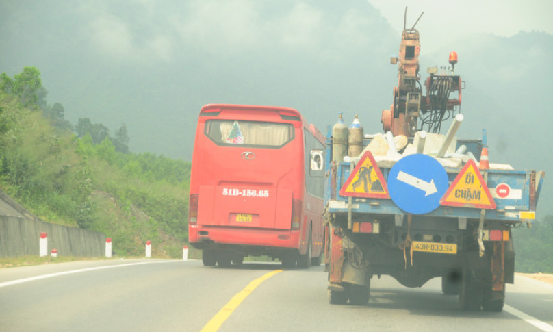 Xe chạy như rùa bò trên cao tốc: Không xử phạt là pháp luật không nghiêm