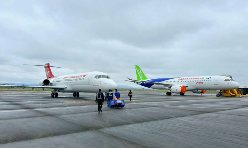 中国商飞航展及飞行展示活动首次在越南广宁省云屯举办