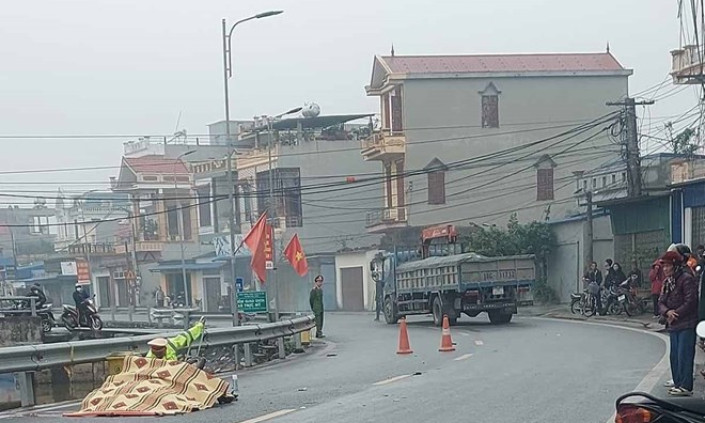 Va chạm với xe cẩu, người đàn ông ở Nam Định tử vong