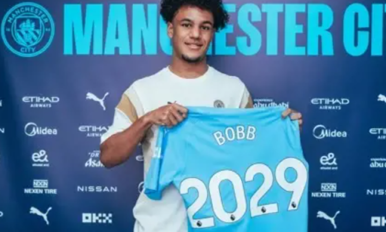 Man City công bố hợp đồng mới