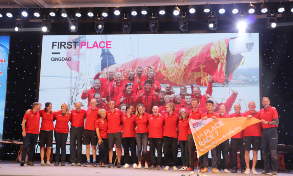 2023-2024赛季克利伯环球帆船赛颁奖仪式在越南广宁省下龙市举行