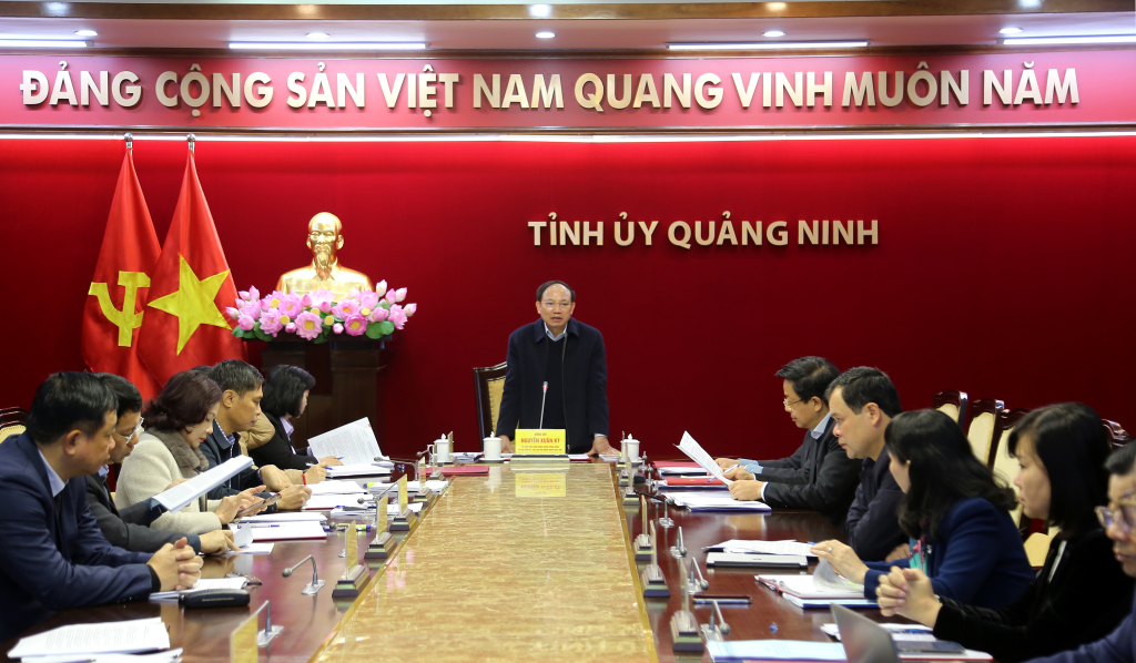Đồng chí Nguyễn Xuân Ký, Ủy viên Trung ương Đảng, Bí thư Tỉnh ủy, Chủ tịch HĐND tỉnh chủ trì và kết luận cuộc họp.
