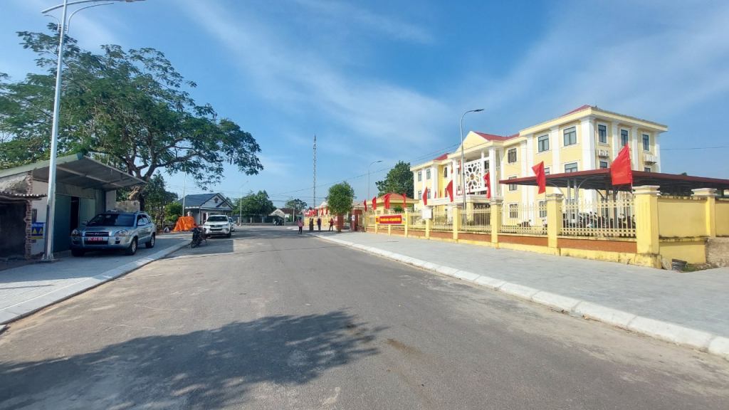 Tuyến đường vào trung tâm xã Quảng Nghĩa hoàn thành tạo điều kiện cho người dân đi lại thuận lợi và chỉnh trang khu vực trung tâm xã