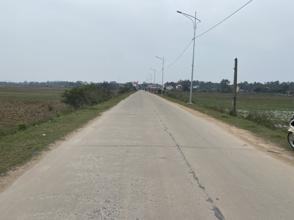 Tuyến đường xuyên đảo Vĩnh Trung-Vĩnh Thực dài hơn 12 km được đầu tư xây dựng tạo động lực cho sự phát triển KT-XH của 2 xã đảo