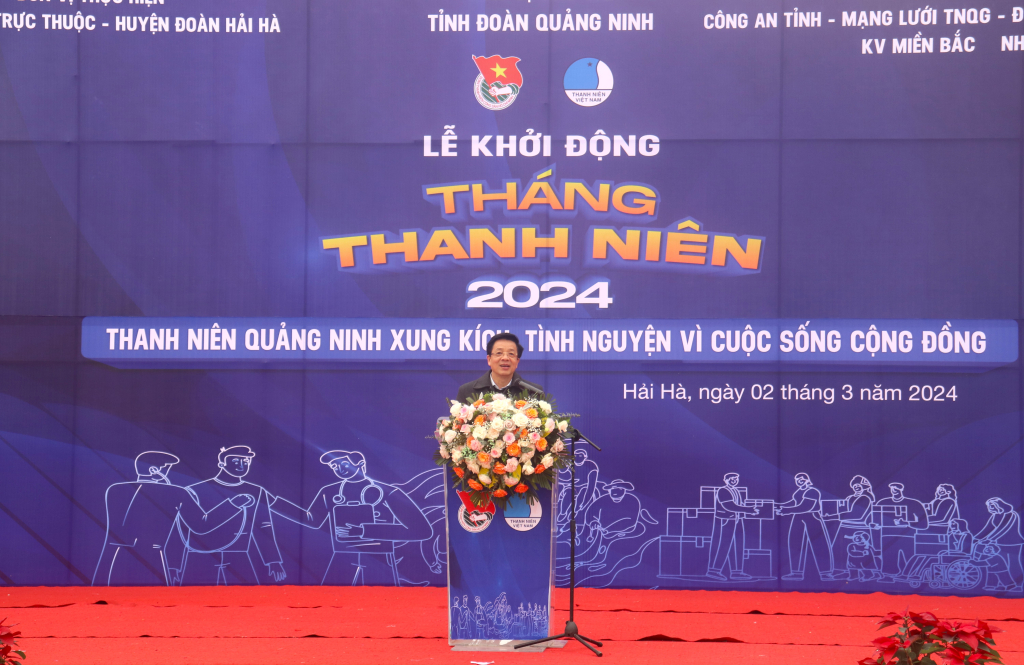 Đồng chí Nguyễn Văn Hồi, UV BTV, Trưởng Ban Dân vận Tỉnh ủy, Chủ tịch Ủy ban Mặt trận tổ quốc Việt Nam tỉnh căn dặn thanh niên tại buổi lễ.
