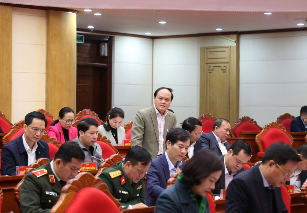 Đồng chí Hoàng Quang Hải, Giám đốc Sở Giao thông Vận tải phát biểu tại hội nghị.