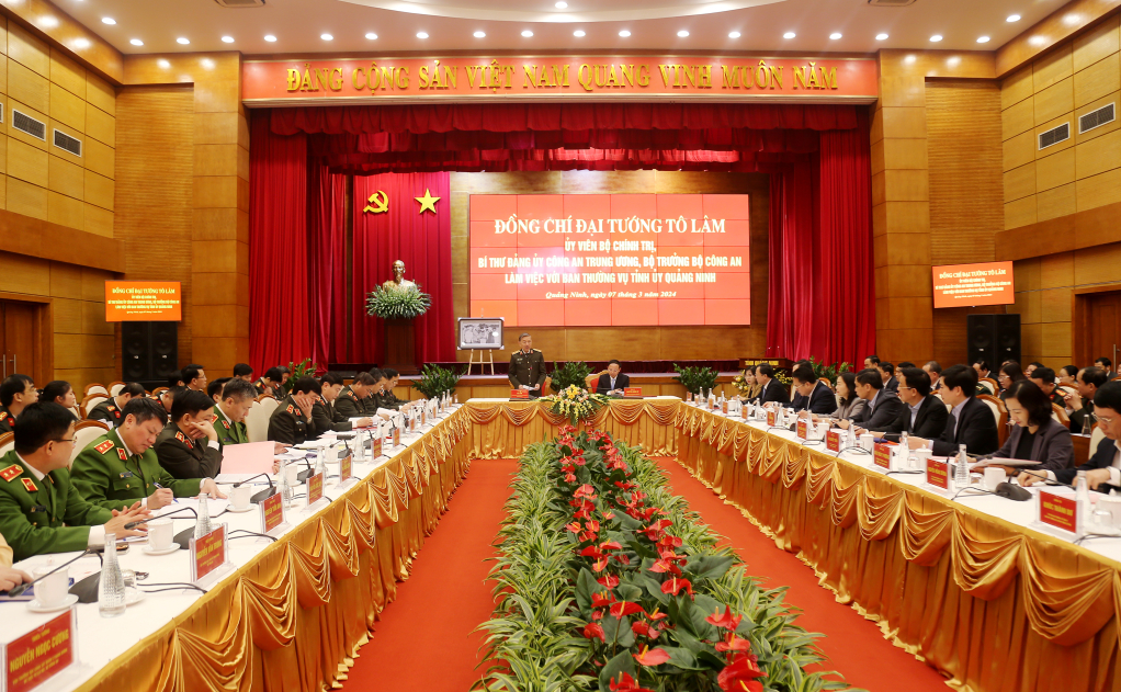 Quang cảnh cuộc làm viêc giữa Đảng ủy Công an Trung ương và Ban Thường vụ Tỉnh ủy Quảng Ninh.