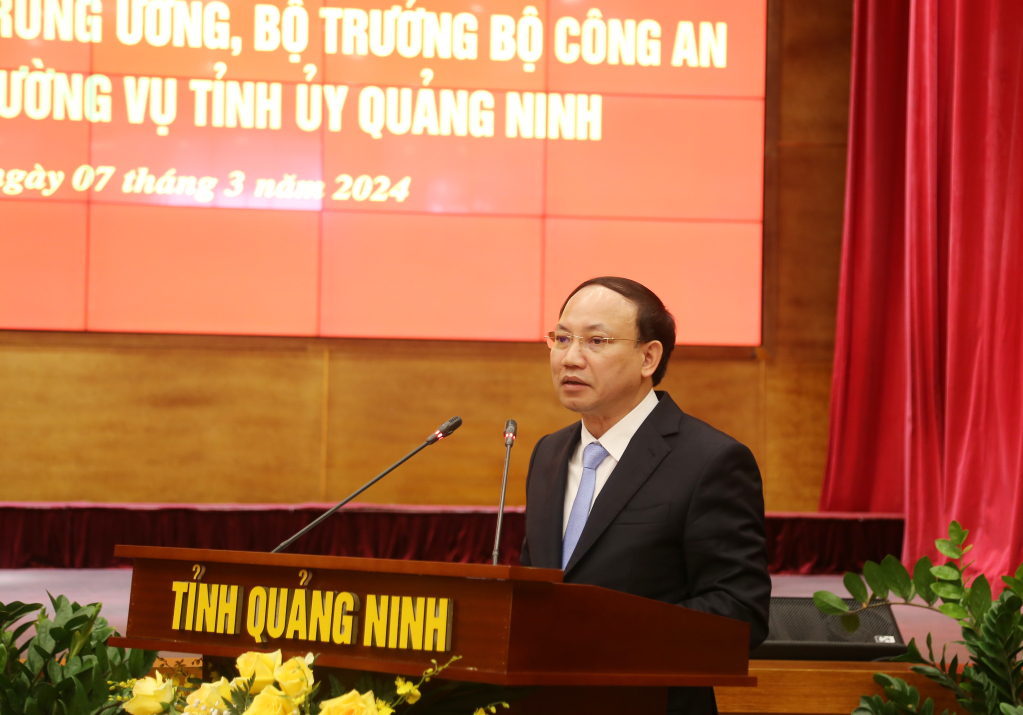 Đồng chí Nguyễn Xuân Ký, Ủy viên Trung ương Đảng, Bí thư Tỉnh ủy, Chủ tịch HĐND tỉnh, phát biểu tại cuộc làm việc.